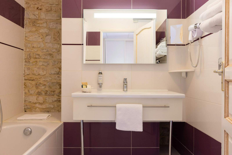 Bathroom 3, Hotel Le Val Moret, Aube