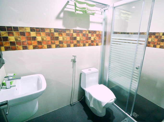 Bathroom, Green Banana Business Hotel, Davao City