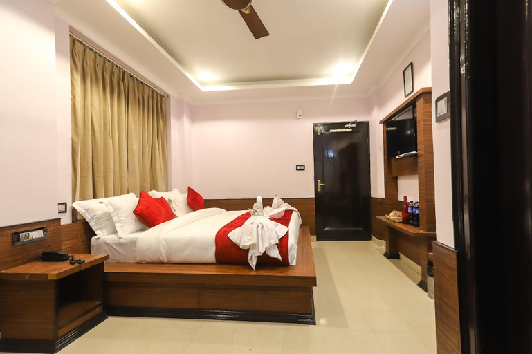 Bedroom 3, Hotel Holiday Hill, Kangra