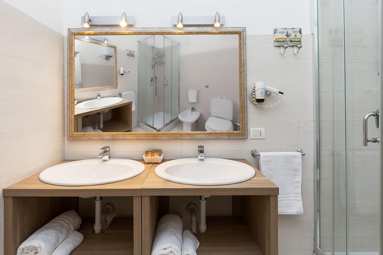 Bathroom 5, Le Residenze del Centro, Olbia-Tempio