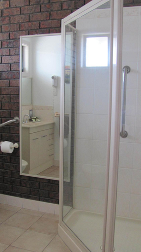 Bathroom 5, Bristol Hill Motor Inn, C. Goldfields - M'borough