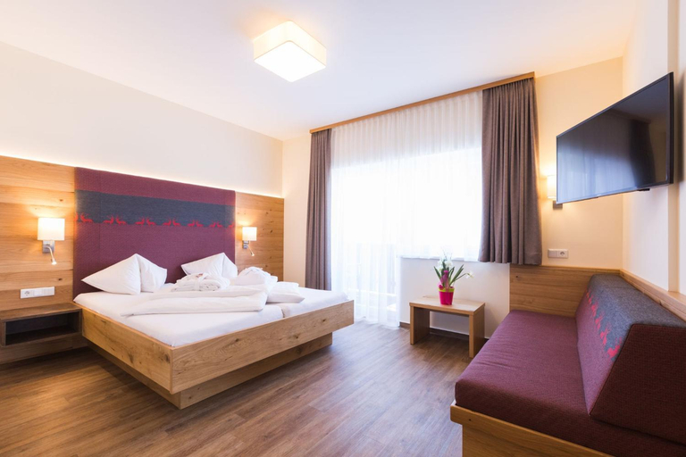 Bedroom 2, Panoramahotel Gürtl, Liezen