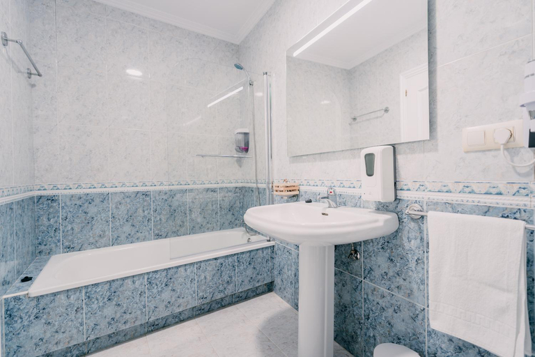 Bathroom 5, PENSION AUGAS QUENTES, Pontevedra