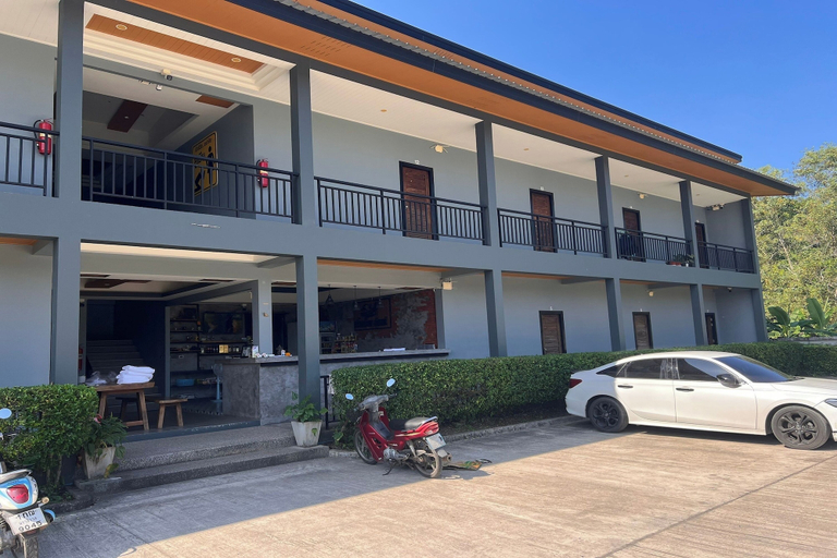 Exterior & Views