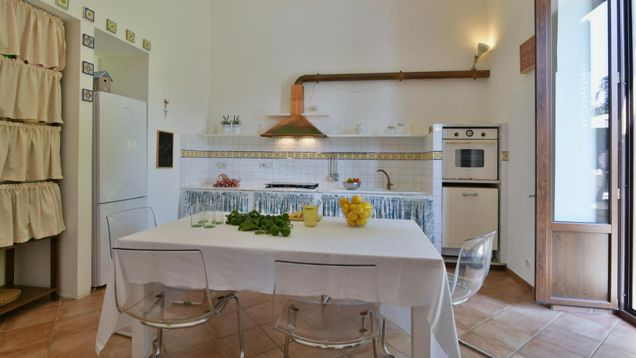 Others 1, VILLA AFRODITE 8, Emma Villas, Messina
