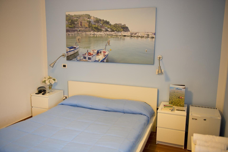 Bedroom 3, I Delfini, Salerno