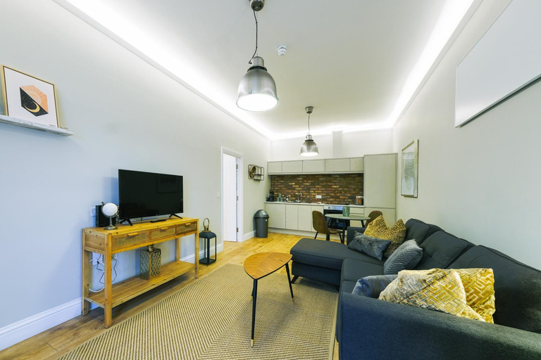 Others 4, One Bedroom Apartments in Gloucester road north, South Gloucestershire