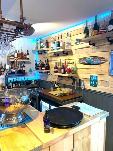 Food & Drinks 5, Molesworth Arms, Cornwall