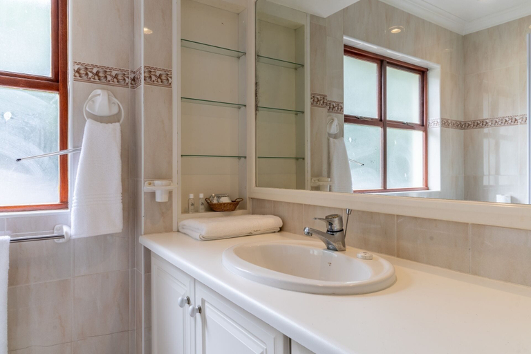 Bathroom 4, Selborne Golf Estate First Private Stays, Ugu