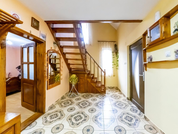 Others 5, Casa Ionela, Campulung Moldovenesc