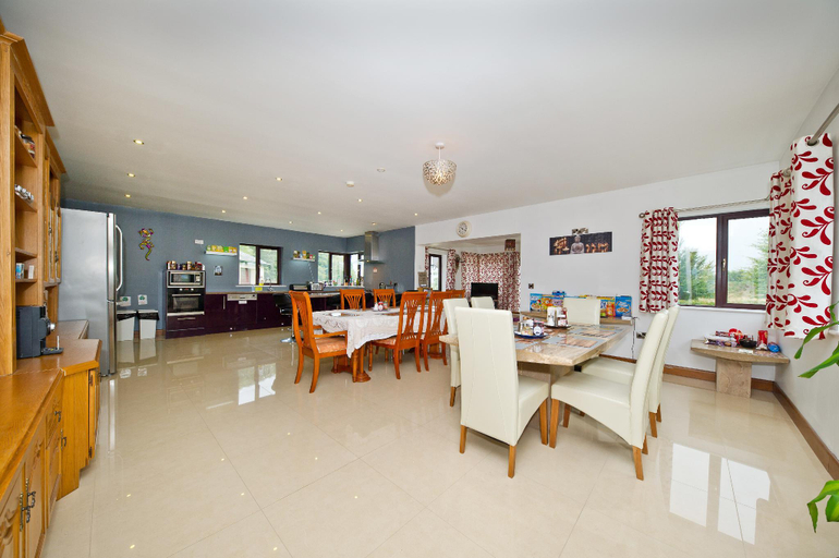 Food & Drinks 4, Moorepark West House