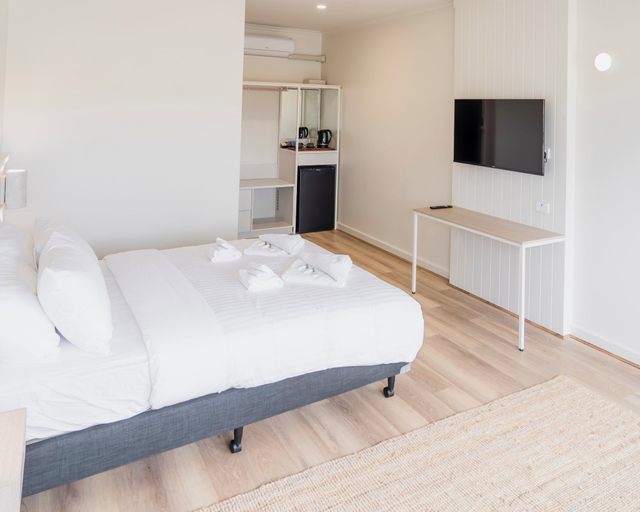 Bedroom 3, Sunnyside Motel, Barunga West