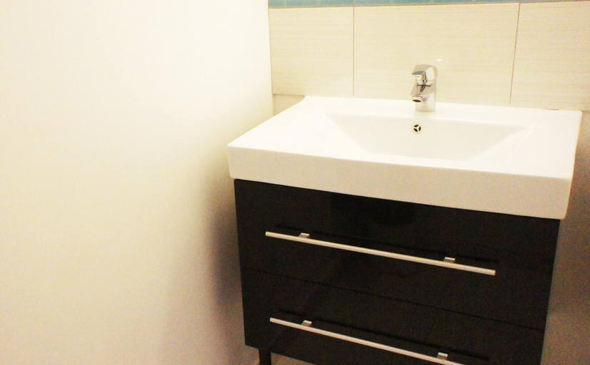 Bathroom 14