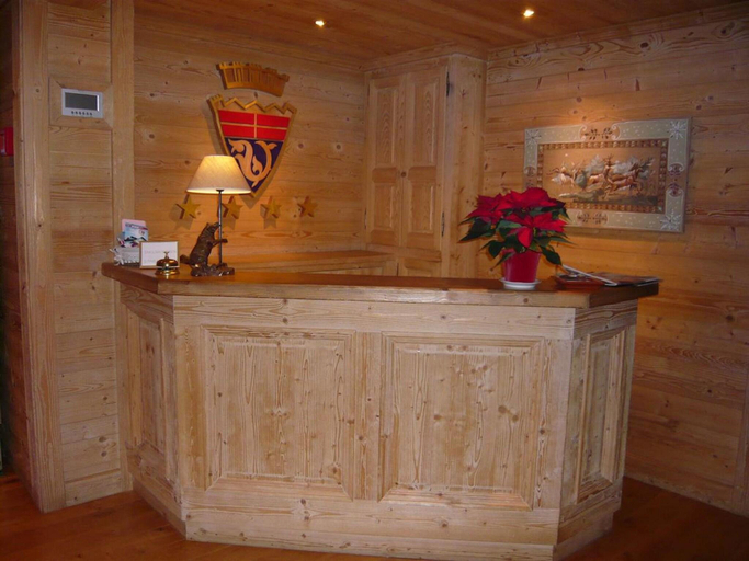 Public Area 4, Aux Ducs de Savoie, Haute-Savoie