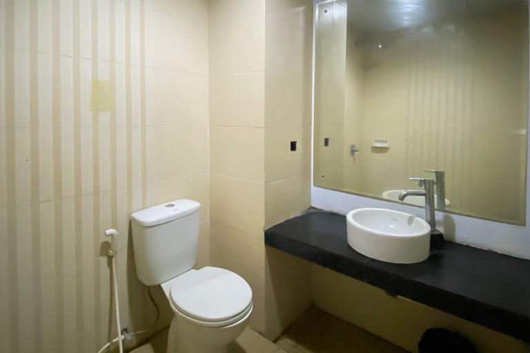 Bathroom 4, Urbanview Hotel Asyra Makassar, Makassar