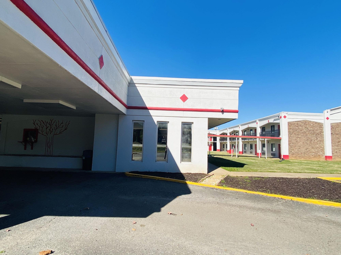Exterior & Views 1, Travelers Place Inn & Suites, Jackson