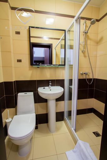 Bathroom 3, Verhovel Hotel, Verkhovyns'kyi
