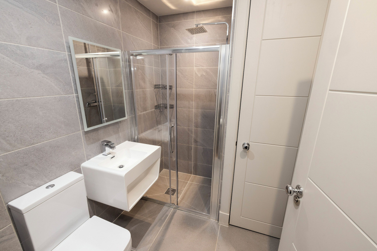Bathroom 4, Modern studio in Edinburgh West End, Edinburgh