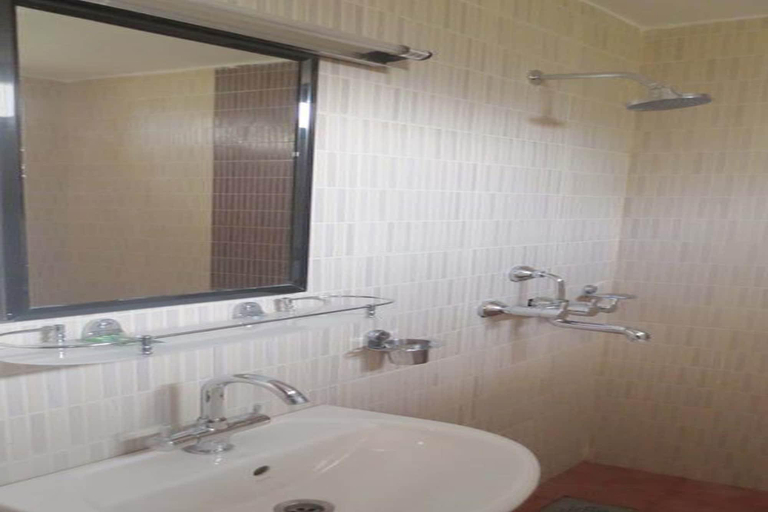 Bathroom 4, Jungle Safari Resort, Narayani