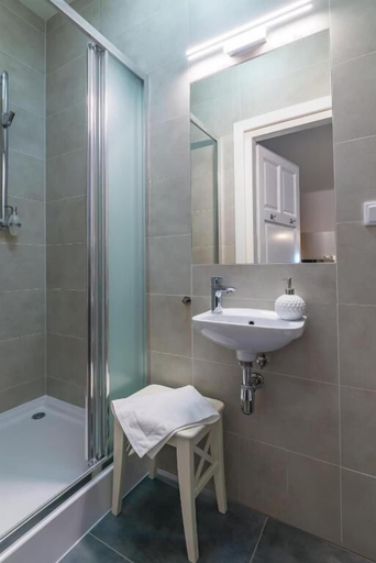 Bathroom 3, Oak Tree Old Town Apartments, Kraków City
