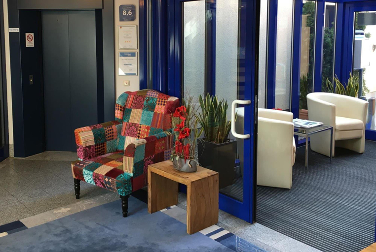 Public Area 2, Ambassador Apparthotel, München