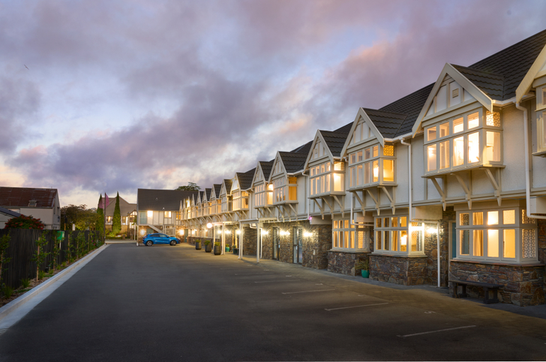Exterior & Views