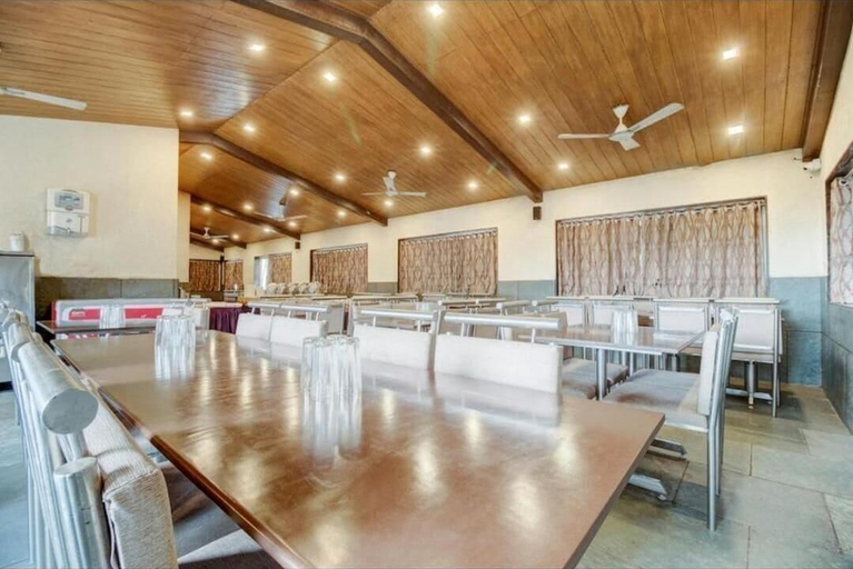 Food & Drinks 5, Treebo Shivas Valley, Satara