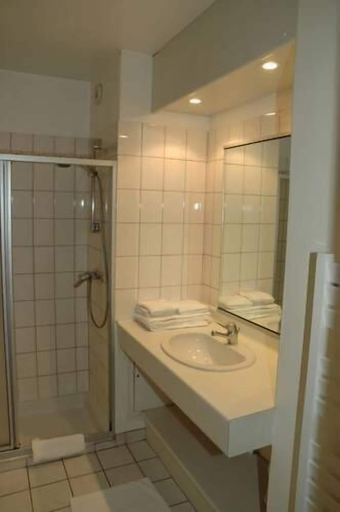 Bathroom 5, Hotel Restaurant d'Orfeuil, Haute-Marne