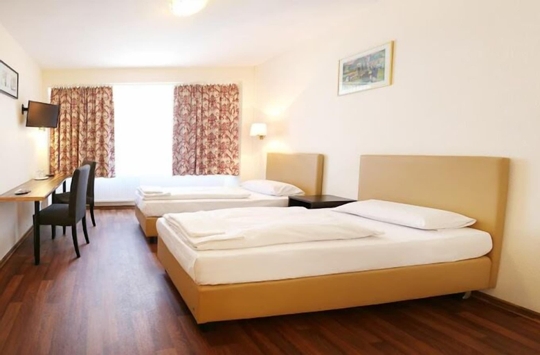 Bedroom 3, Pension Alpha, Frankfurt am Main