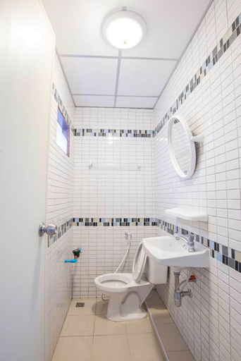 Bathroom 4, Poon Sook Apartment, Si Racha