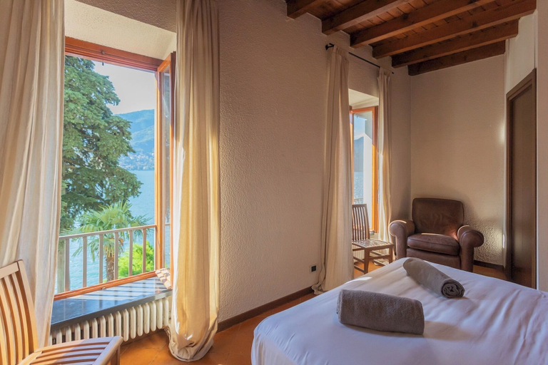 Bedroom 2, Front Lake Apartment With Private Funicular by Rent all Como, Como