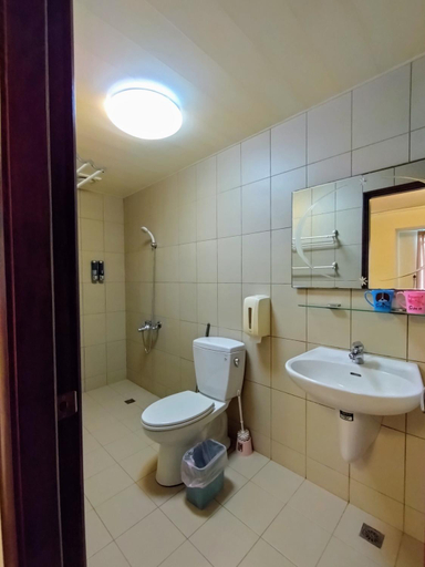 Bathroom 3, 1986travelhall, Tainan