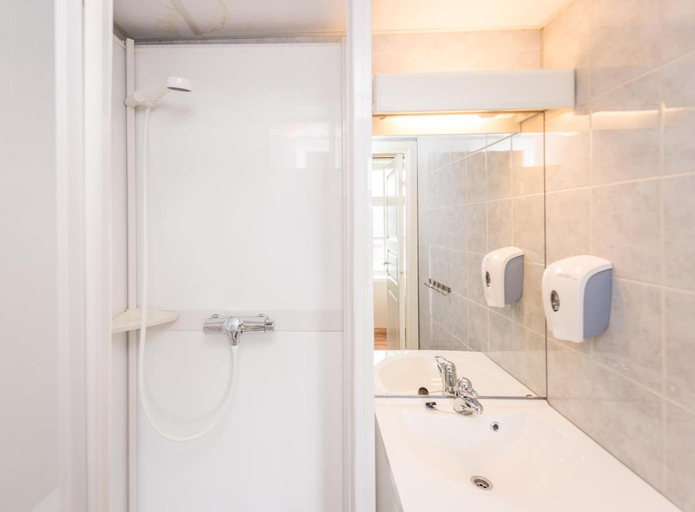 Bathroom 5, Toranes Overnatting, Rana