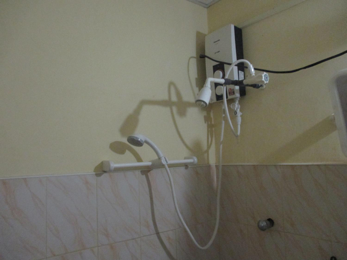 Bathroom 5, Village Garden Inn, Medawachchiya