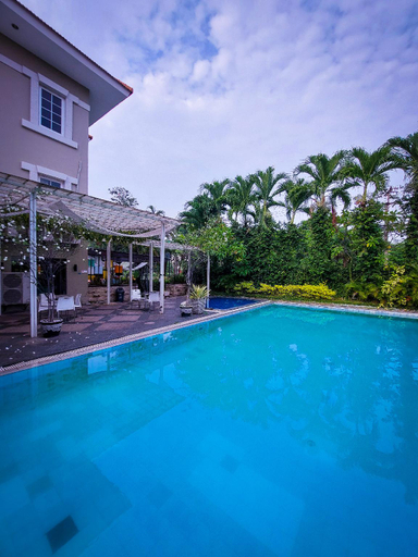 Swimming Pool 11