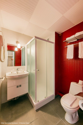 Bathroom 4, Hotel Gambetta, Gironde