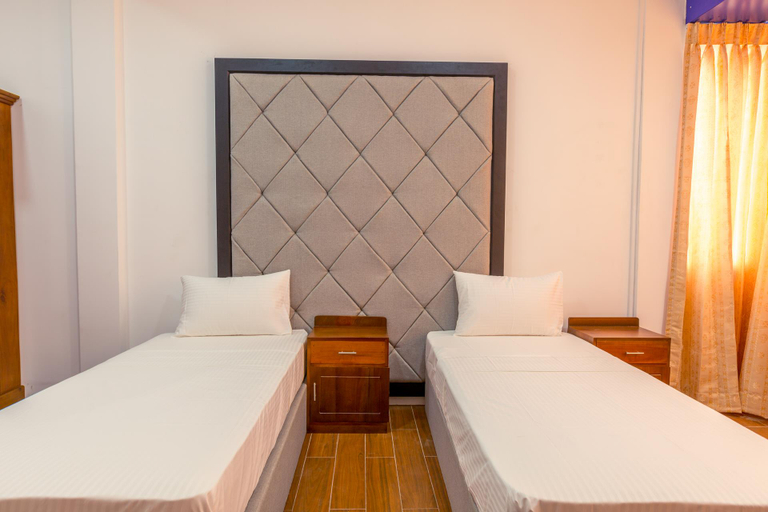 Bedroom 3, Metro Port City Hotel, Colombo