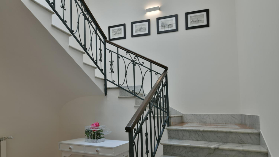 Others 5, VILLA AFRODITE 8, Emma Villas, Messina