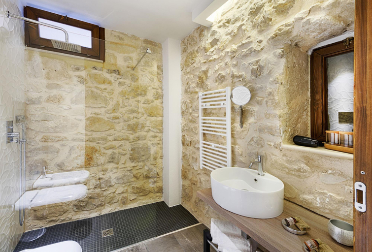 Bathroom 4, Centosedici Rooms, Ragusa