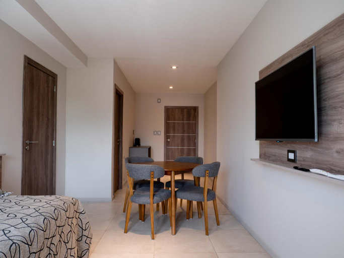 Others 5, LELOIR Suites & Meetings, Confluencia