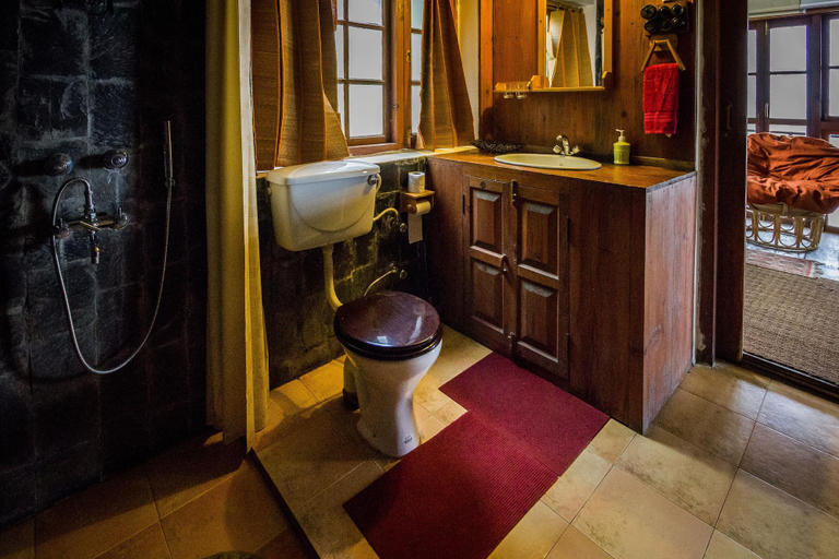 Bathroom, Jungle Lore Birding Lodge, Nainital