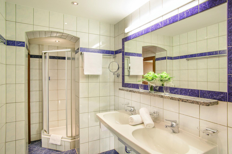 Bathroom 3, Hotel Chasa Sulai, Landeck