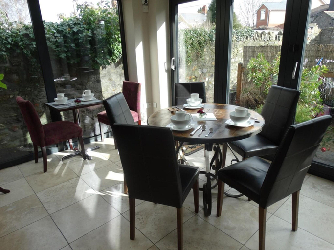 Others 5, One Hundred - Bed & Breakfast, Cardiff