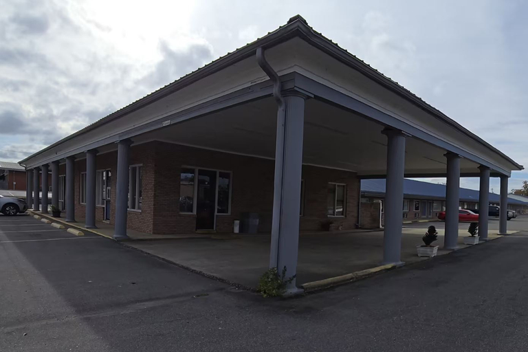 Exterior & Views 2, Travelodge by Wyndham Thomasville AL, Clarke