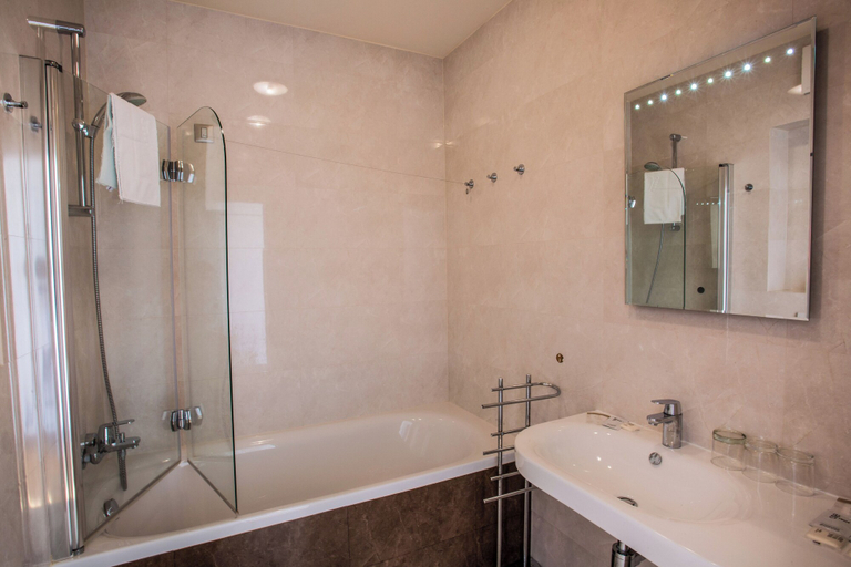 Bathroom 4, Hotel Pleter, Omiš