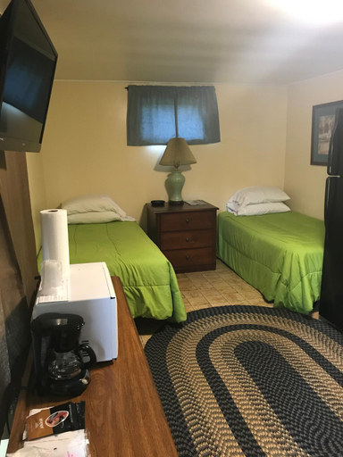 Bedroom 2, Evergreen Motel, Oswego