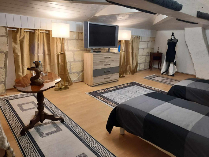 Bedroom 3, Domaine La Corniche, Gironde