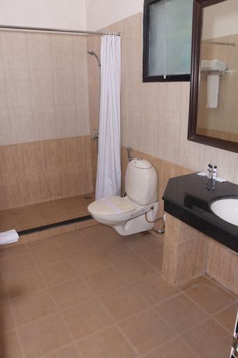 Bathroom 4, The Pine Crest, Nainital