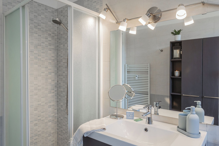 Bathroom 3, Chiara's Apartment by Rent all Como, Como