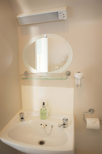 Bathroom 3, The Royal Oak Hotel, Moray